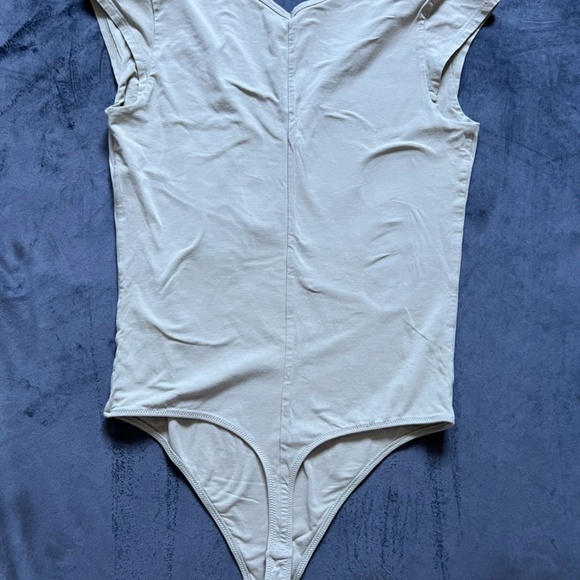 Everlane Cap-Sleeve Bodysuit Size M - Picture 2 of 2